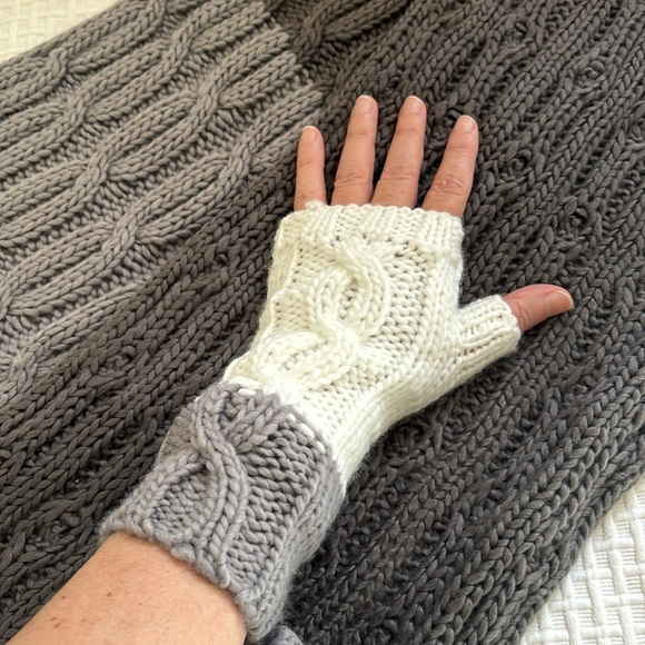 Nine West fringed scarf and fingerless glove set. - Picture 7 of 7